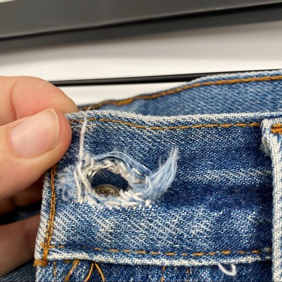 Levi's Women's Quad Button Straight Leg Hi Rise Medium Wash Denim Jeans - Picture 4 of 12